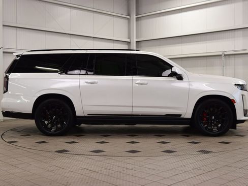 Used 2024 Cadillac Escalade ESV Sport Platinum w/ LPO, ONYX Package AWD/4WD image 9