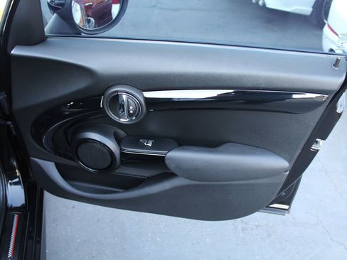 Used 2017 MINI Cooper S image 19