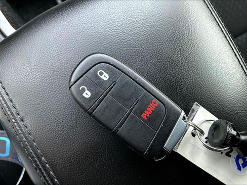 Used 2020 Jeep Grand Cherokee Laredo AWD/4WD image 35