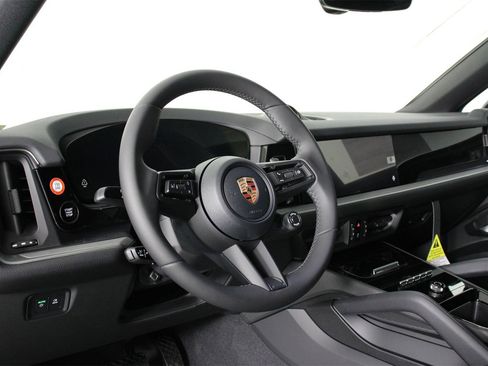 New 2026 Porsche Cayenne Coupe image 4