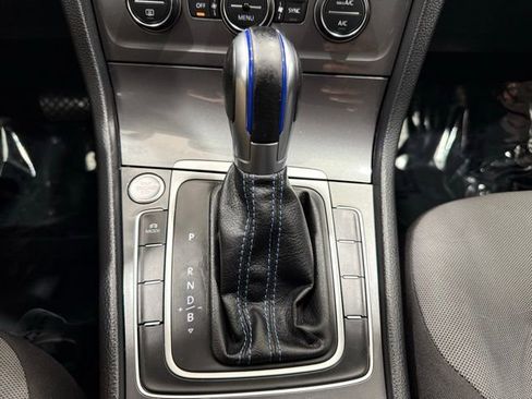 Used 2016 Volkswagen e-Golf SE w/ DC Fast Charging Package image 36