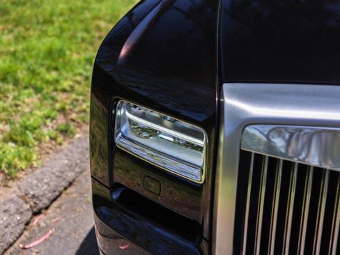 Used 2015 Rolls-Royce Phantom Drophead Coupe image 11