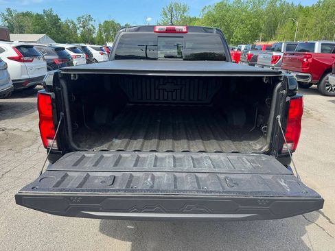 Used 2023 Chevrolet Colorado Z71 w/ Z71 Convenience Package 2 AWD/4WD image 16