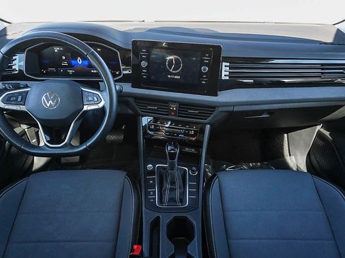 Used 2025 Volkswagen Jetta SE image 13