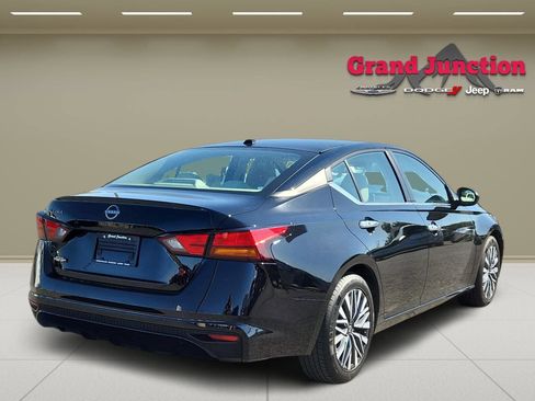 Used 2025 Nissan Altima 2.5 SV FWD image 4