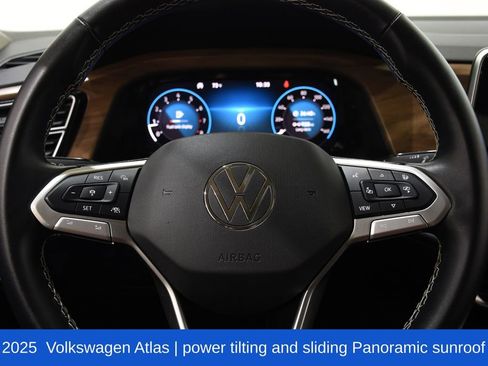 Used 2025 Volkswagen Atlas SE FWD image 11
