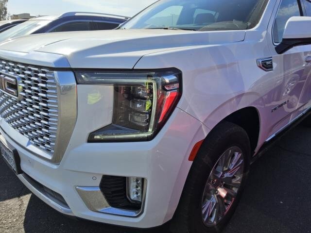 Used 2022 GMC Yukon XL Denali AWD/4WD image 3