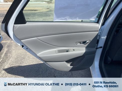 Used 2025 Hyundai Elantra Sport FWD image 18