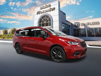 New 2026 Chrysler Pacifica Limited video 1