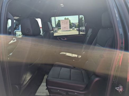 Used 2022 Chevrolet Suburban LT w/ Luxury Package AWD/4WD image 24