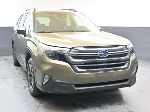 Certified 2025 Subaru Forester Premium AWD/4WD image 8
