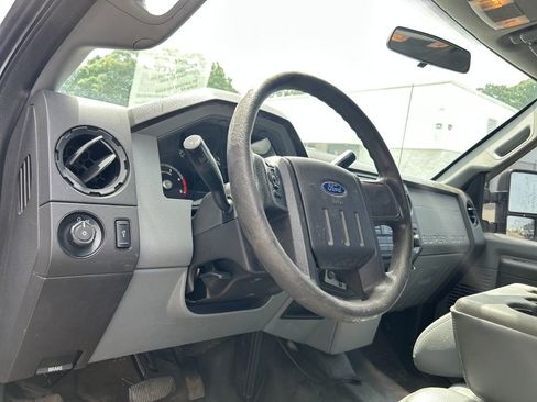 Used 2015 Ford F250 XL w/ Power Equipment Group AWD/4WD image 8