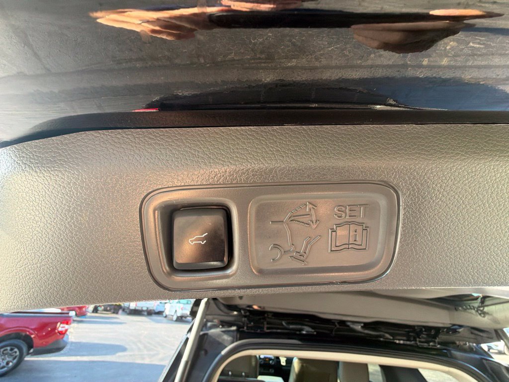 Used 2021 Ford Expedition Limited RWD image 11