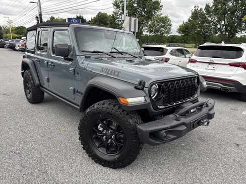 Used 2025 Jeep Wrangler Unlimited Sport AWD/4WD image 18