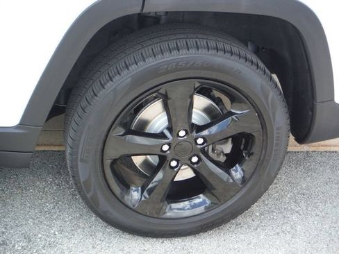 Certified 2023 Jeep Grand Cherokee L Laredo AWD/4WD image 6