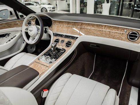 Used 2021 Bentley Continental GT V8 image 9