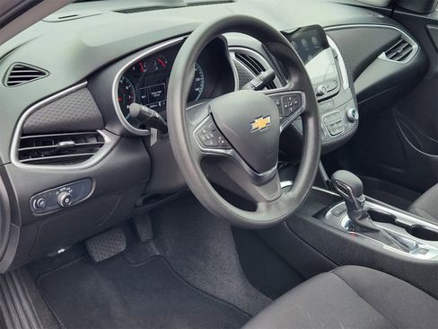 Used 2024 Chevrolet Malibu LT image 2
