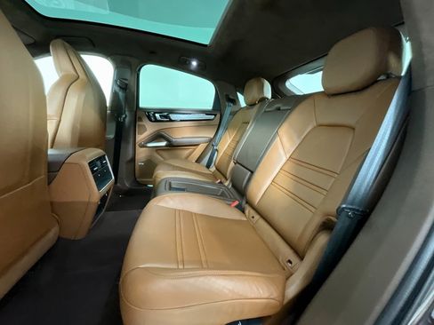 Used 2022 Porsche Cayenne Turbo image 26