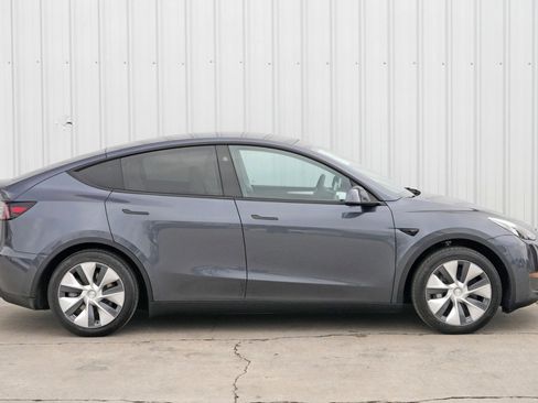 Used 2023 Tesla Model Y Long Range image 54