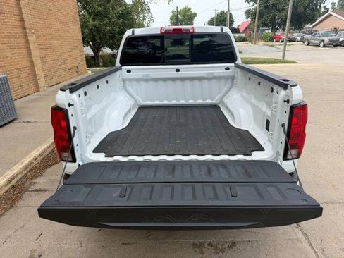 Used 2024 Chevrolet Colorado LT AWD/4WD image 5