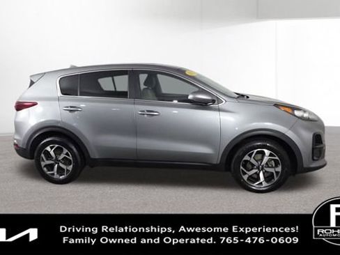 Used 2022 Kia Sportage LX FWD image 2