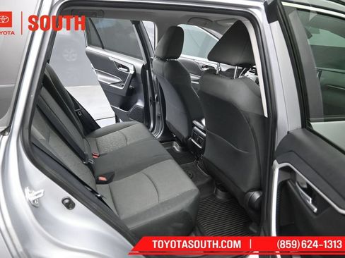 Used 2021 Toyota RAV4 XLE AWD/4WD image 23