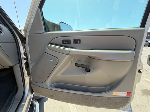 Used 2004 GMC Sierra 3500 SLT w/ Heavy-Duty Power Package AWD/4WD image 24