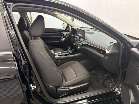 Used 2023 Nissan Altima 2.5 SV w/ SV Premium Package image 14