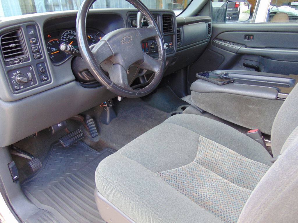 Used 2004 Chevrolet Silverado 2500 LS w/ Snow Plow Prep Package AWD/4WD image 28