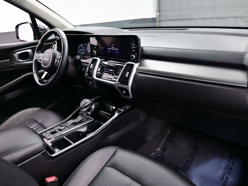 Used 2023 Kia Sorento SX image 16