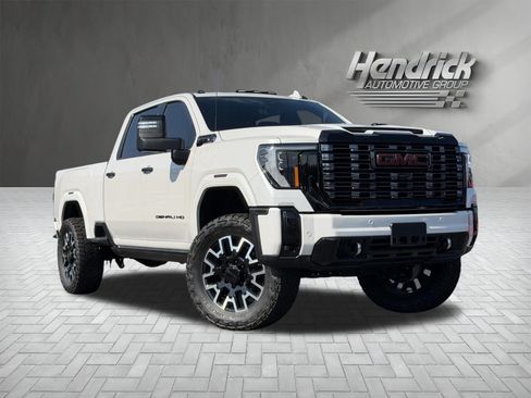Used 2025 GMC Sierra 2500 Denali Ultimate AWD/4WD image 2
