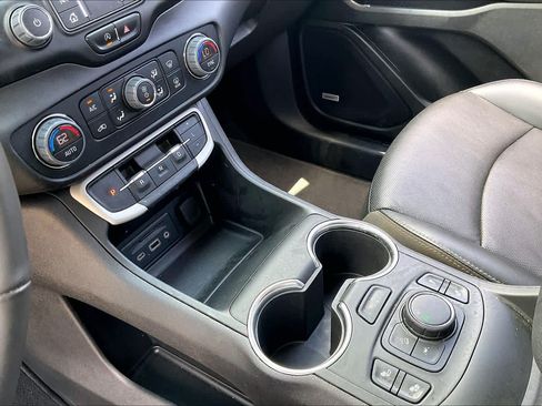 Used 2022 GMC Terrain SLT w/ Infotainment Package II FWD image 17