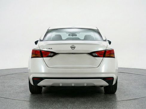 Used 2025 Nissan Altima 2.5 SV FWD image 7