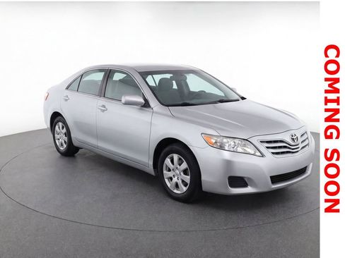 Used 2010 Toyota Camry LE image 3