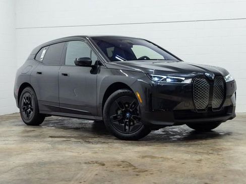 Used 2025 BMW iX xDrive50 w/ Premium Package image 4