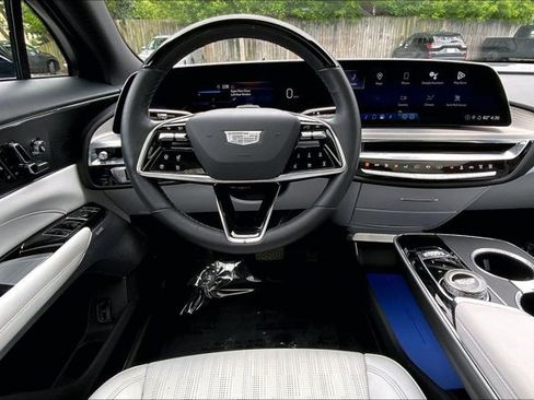 Used 2024 Cadillac Lyriq Luxury AWD/4WD image 4