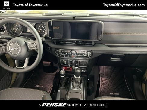 Used 2025 Jeep Gladiator Mojave w/ Convenience Group AWD/4WD image 16