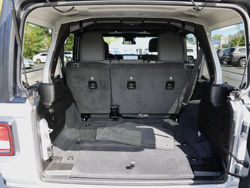 Used 2024 Jeep Wrangler Sport S image 16