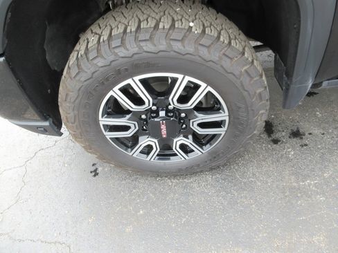Used 2022 GMC Sierra 2500 AT4 w/ AT4 Preferred Package AWD/4WD image 16