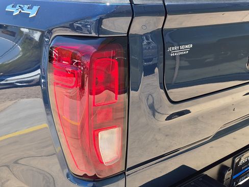 Certified 2022 GMC Sierra 1500 SLE AWD/4WD image 11
