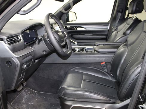 Used 2024 Jeep Wagoneer Series II image 18