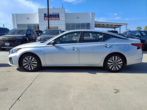 Used 2024 Nissan Altima 2.5 SV image 4