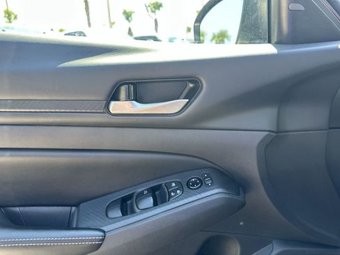 Used 2024 Nissan Altima 2.5 SV FWD image 29