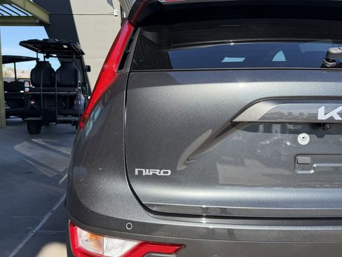 Used 2025 Kia Niro EX image 14