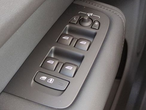 New 2026 Volvo XC60 B5 Ultra w/ Protection Package Premier image 23