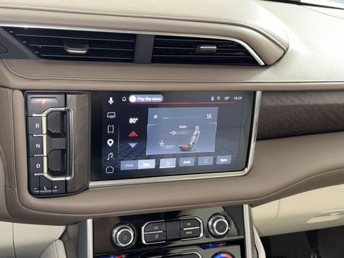 Used 2023 GMC Yukon XL Denali w/ Advanced Technology Package image 21