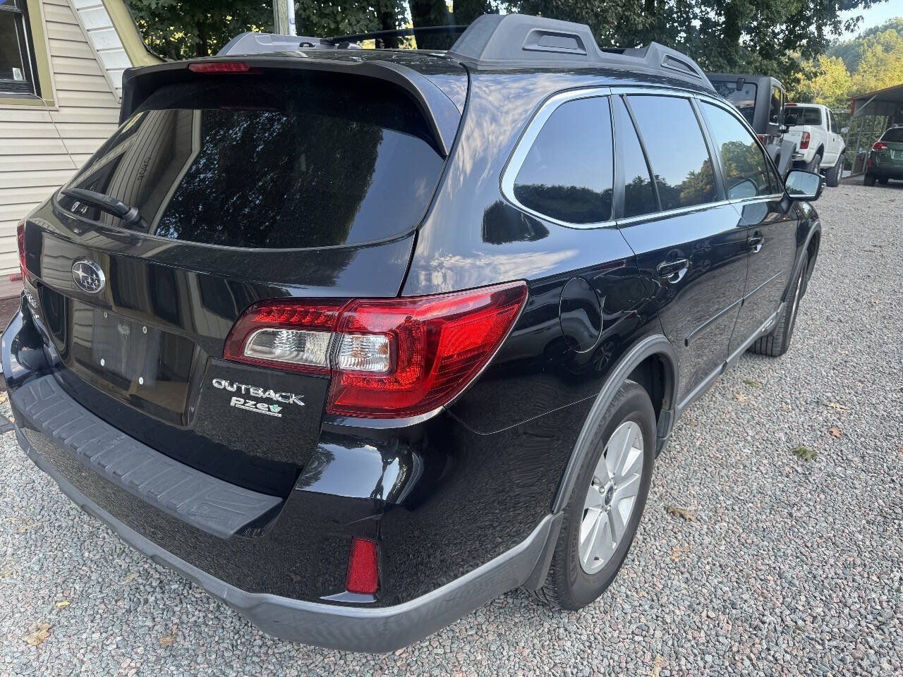 Used 2015 Subaru Outback 2.5i Premium AWD/4WD image 4