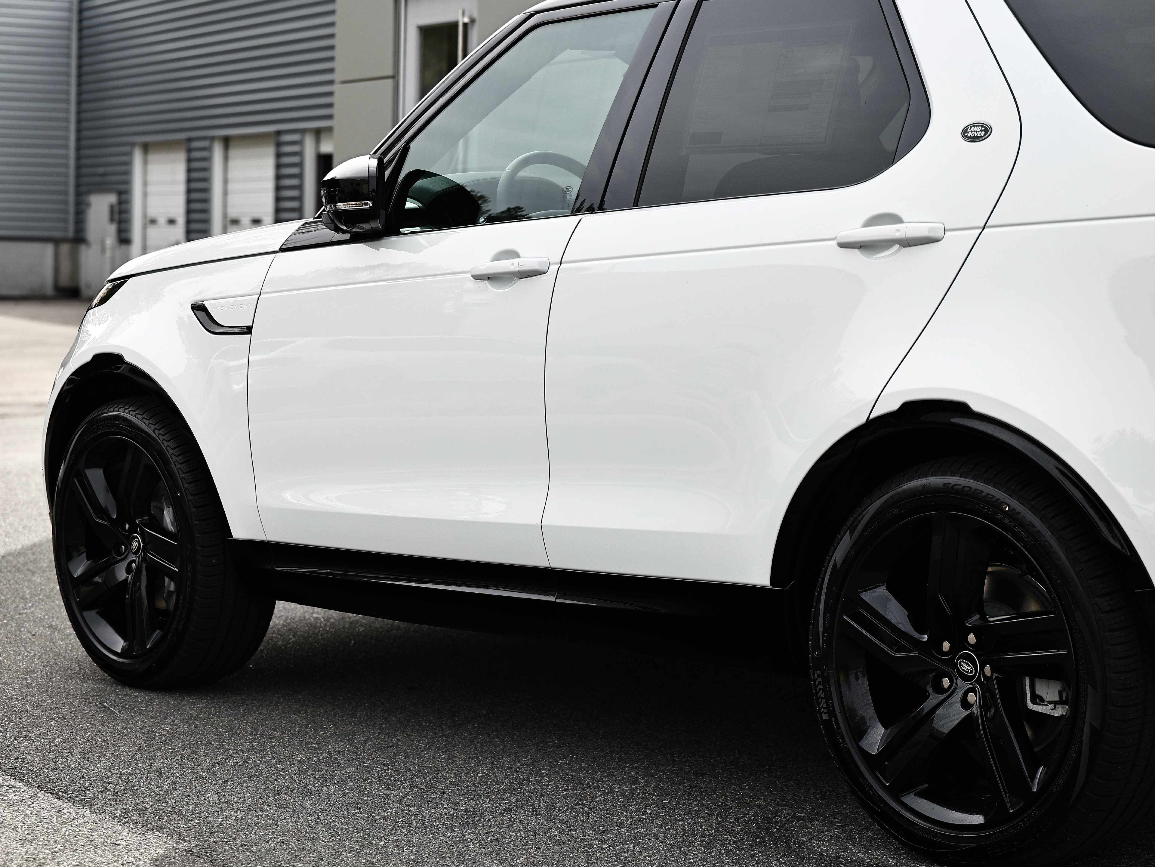 New 2026 Land Rover Discovery Dynamic SE AWD/4WD image 8