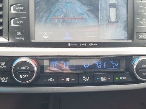 Used 2017 Toyota Highlander Limited Platinum image 3