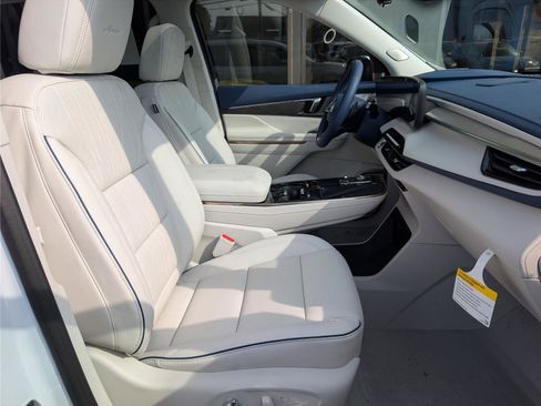 New 2026 Buick Enclave Avenir w/ Super Cruise Package AWD/4WD image 8